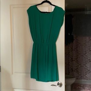 Short-sleeved dress